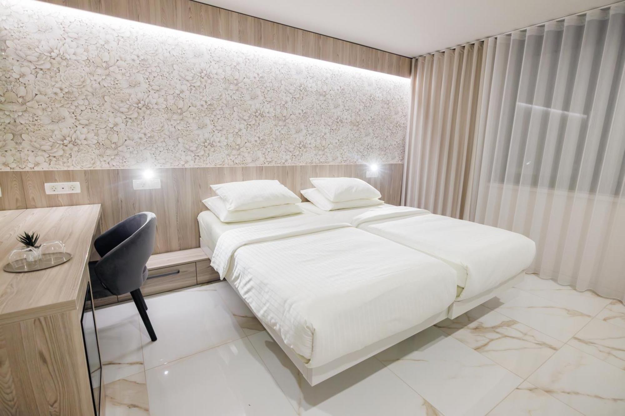 Hotel Capris Capodistria Boutique Екстериор снимка