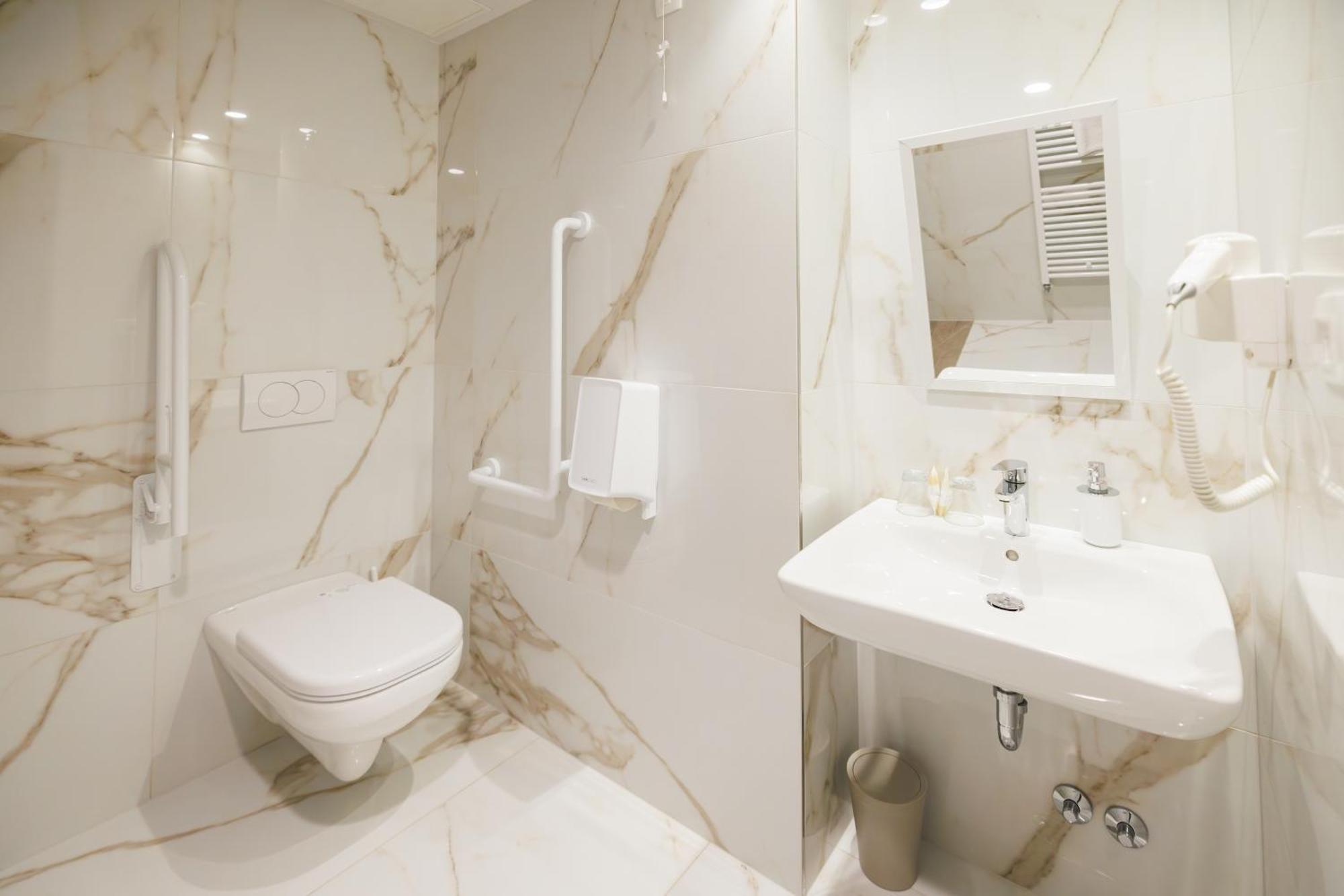 Hotel Capris Capodistria Boutique Екстериор снимка