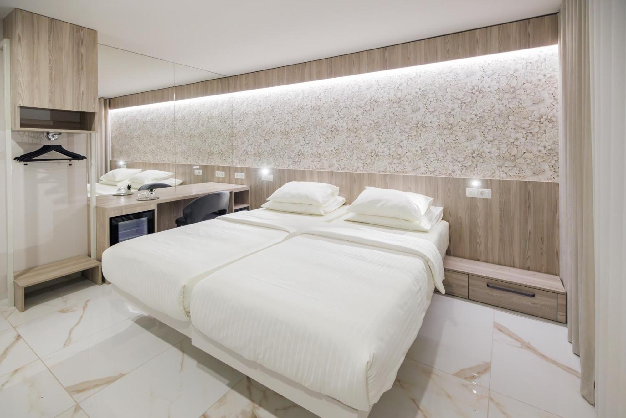 Hotel Capris Capodistria Boutique Екстериор снимка